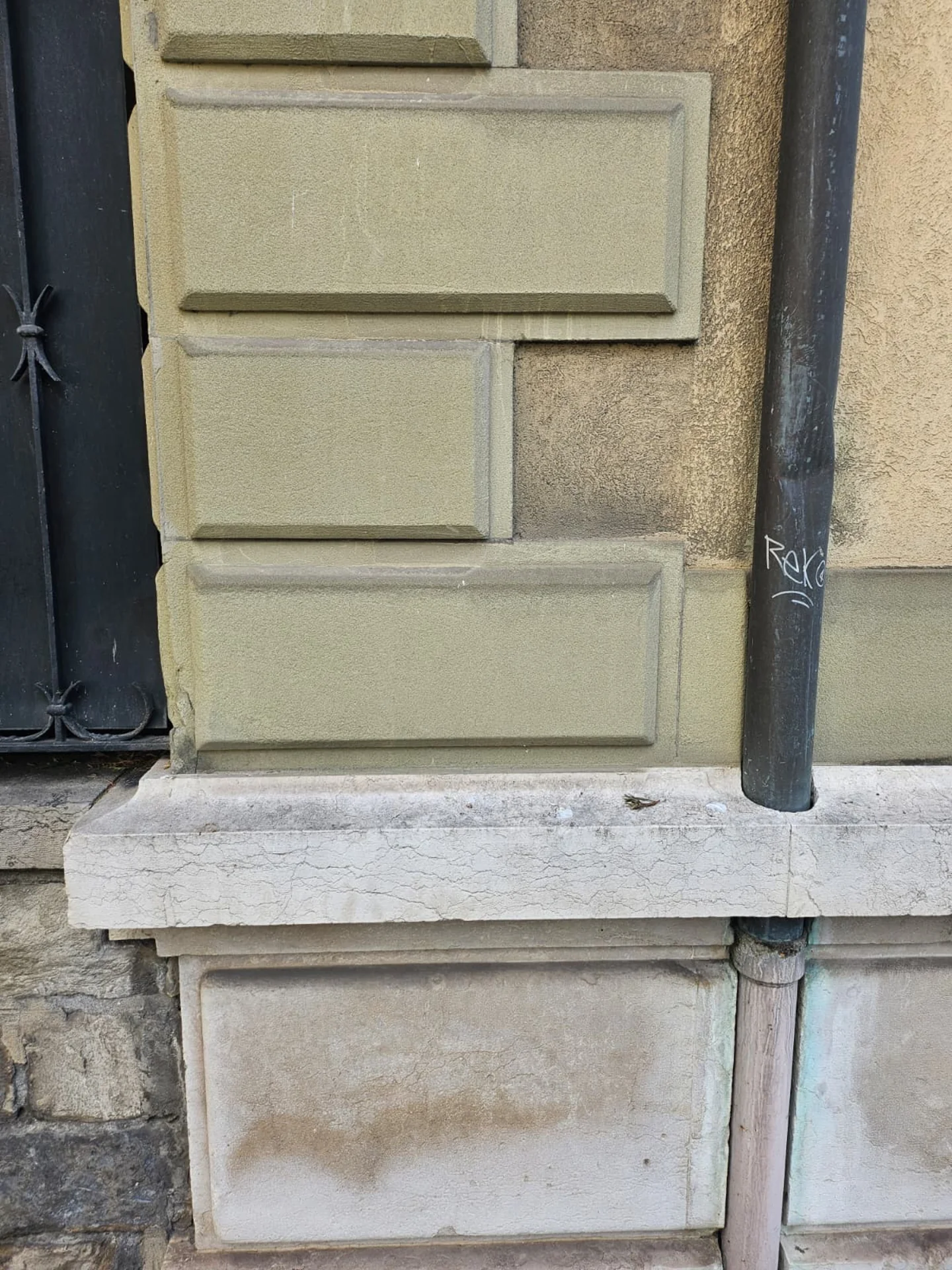Façade en pierre après nettoyage vapeur
